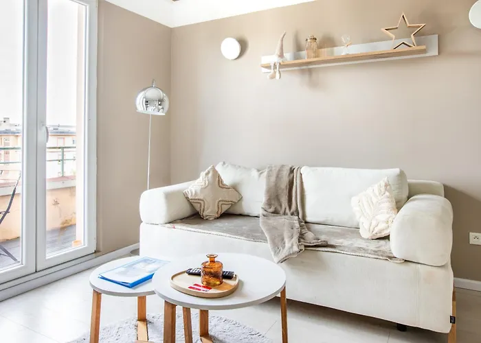 Le Tassigny A 2mn Du Centre Avec Parking Apartment *